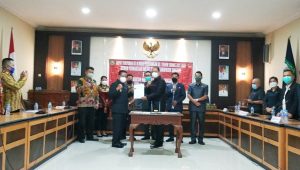 Read more about the article RAPERDA USULAN EKSEKUTIF DISETUJUI DPRD UNTUK DITETAPKAN MENJADI PERDA